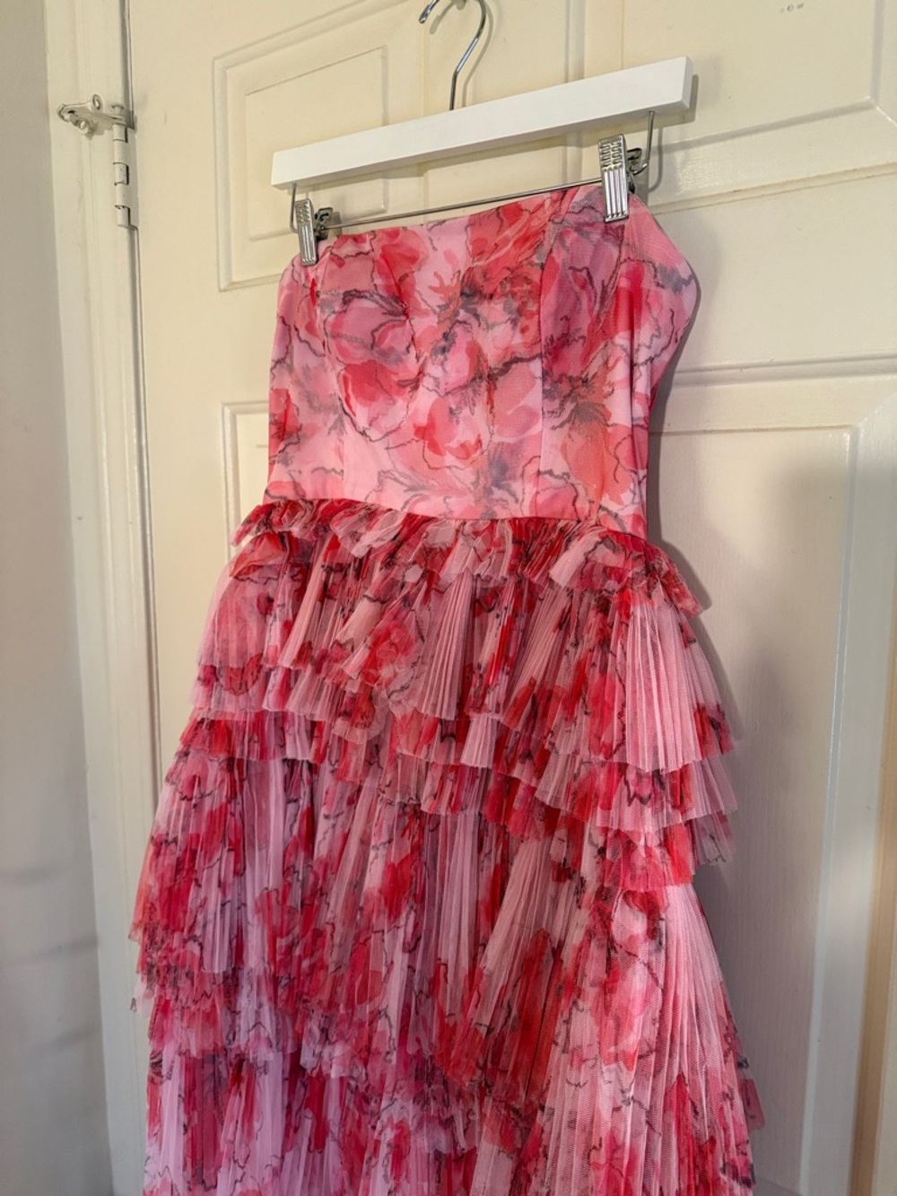 Hutch
Outline Floral Tiered Strapless Maxi Dress - Picture 6 of 16